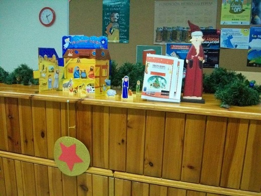 La biblioteca municipal cuenta estos días con varias actividades navideñas para los más pequeños / Cadena Ser